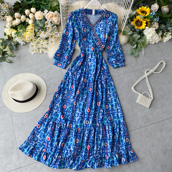 Χρωματιστό μακρύ γυναικείο φόρεμα με λαιμόκοψη σε τέσσερα χρώματα