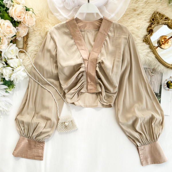 Cămașă scurtă de damă elegantă, cu decolteu spitz și mâneci lungi, în trei culori