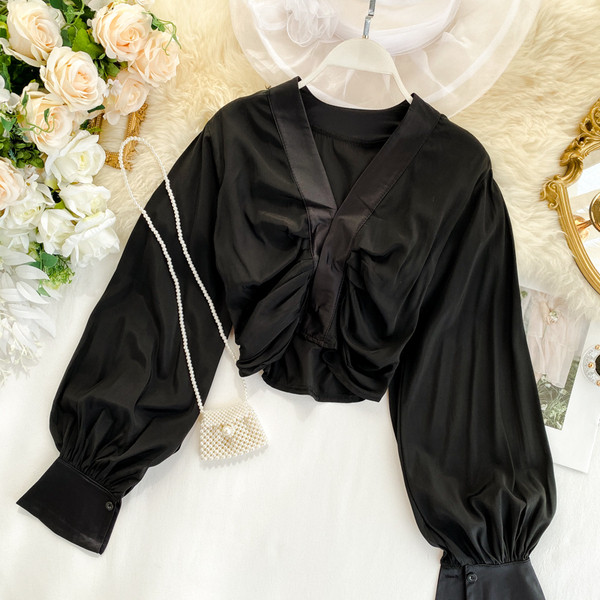 Cămașă scurtă de damă elegantă, cu decolteu spitz și mâneci lungi, în trei culori