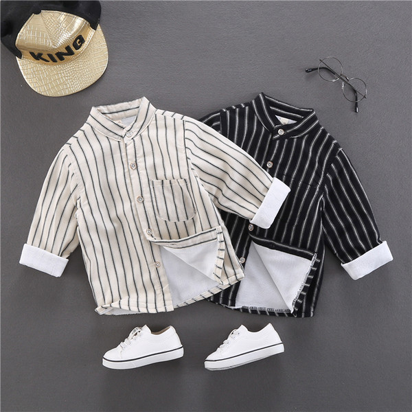 Ριγέ παιδικό πουκάμισο για αγόρια σε μαύρο και άσπρο χρώμα