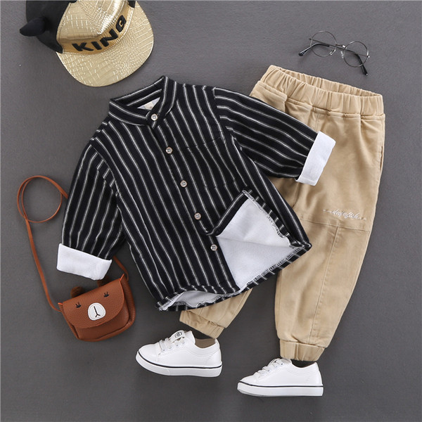 Ριγέ παιδικό πουκάμισο για αγόρια σε μαύρο και άσπρο χρώμα