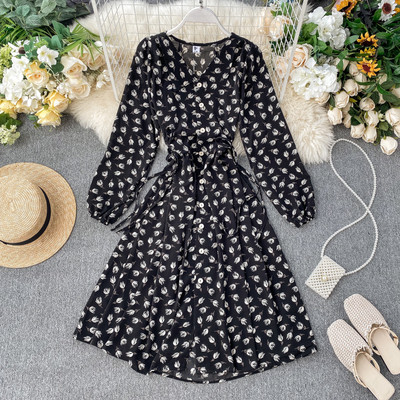 Modern női ruha gallérral, három színben