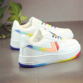 Μοντέρνα γυναικεία παπούτσια με πολύχρωμους δεσμούς