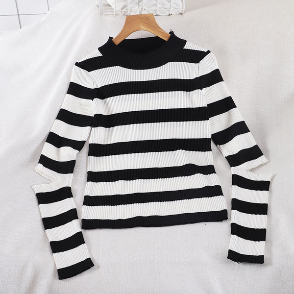 Bluză casual de damă cu dungi în două culori, cu decupaje