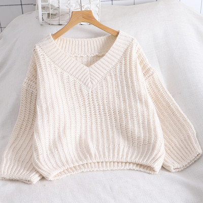 Μοντέρνο γυναικείο πουλόβερ με λαιμόκοψη και μακρύ μανίκι σε τέσσερα χρώματα