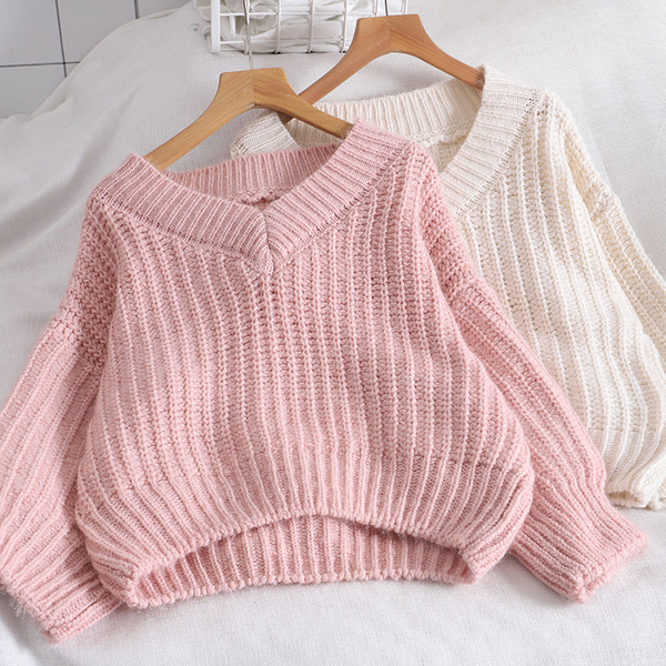 Μοντέρνο γυναικείο πουλόβερ με λαιμόκοψη και μακρύ μανίκι σε τέσσερα χρώματα