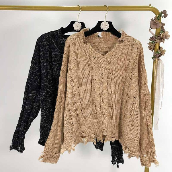 Γυναικείο φαρδύ πουλόβερ με λαιμόκοψη και σχισμένα μοτίβα