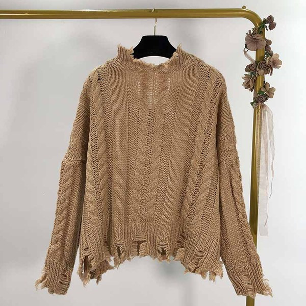 Γυναικείο φαρδύ πουλόβερ με λαιμόκοψη και σχισμένα μοτίβα