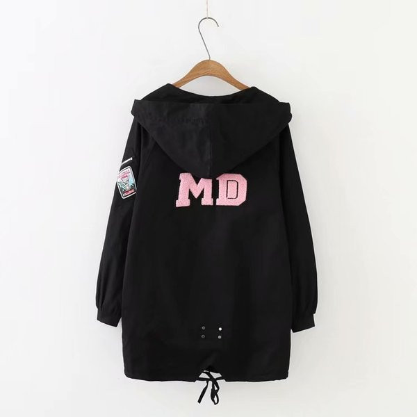 Modern téli hosszú kabát kapucnival és cipzárral fekete színben