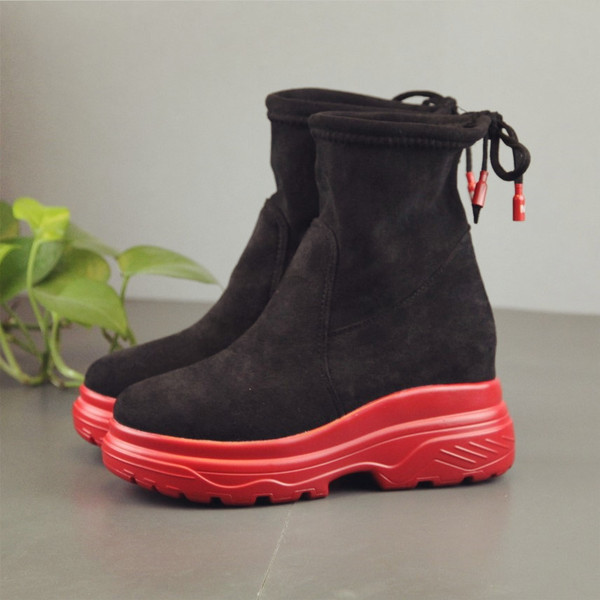 Γυναικείες μπότες από οικολογικής σουέτας σε δύο χρώματα