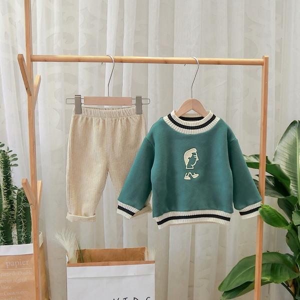 Μοντέρνο παιδικό φούτερ σε ροζ και πράσινο χρώμα με κεντήματα