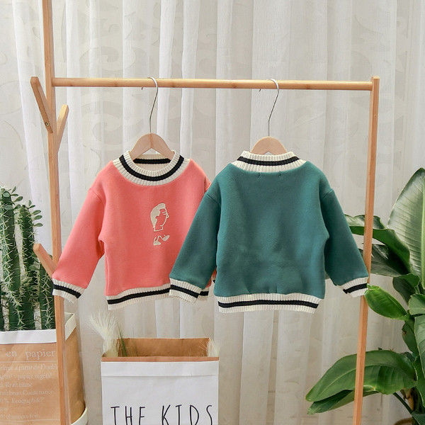 Μοντέρνο παιδικό φούτερ σε ροζ και πράσινο χρώμα με κεντήματα