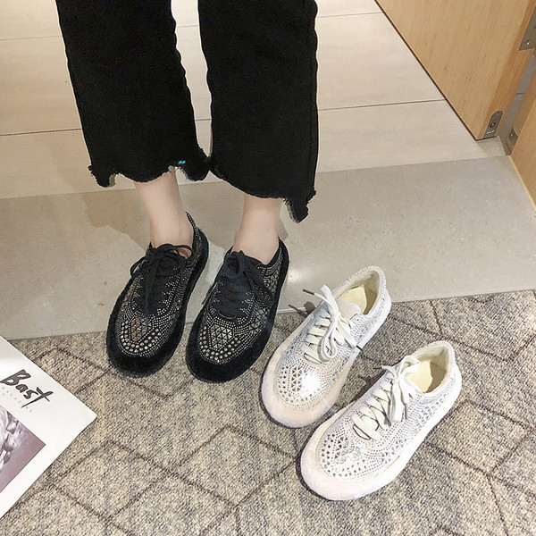 Νέο μοντέλο γυναικεία πάνινα παπούτσια με πέτρες σε μαύρο και άσπρο χρώμα