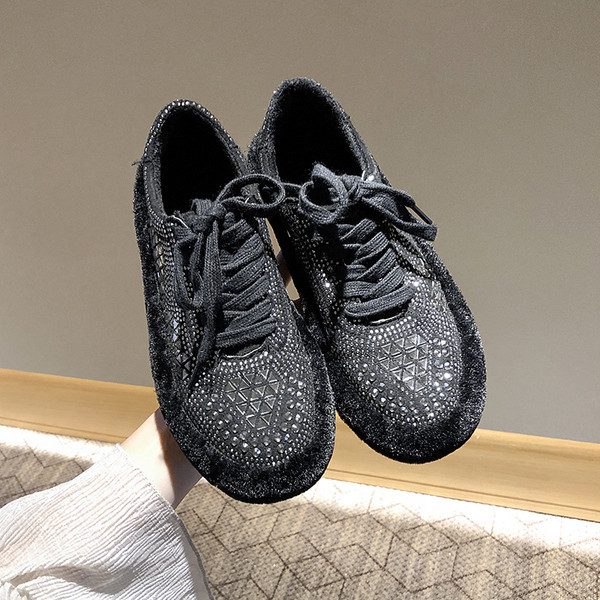Νέο μοντέλο γυναικεία πάνινα παπούτσια με πέτρες σε μαύρο και άσπρο χρώμα