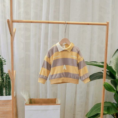 Μοντέρνα παιδική ριγέ μπλούζα με κλασικό γιακά σε πράσινο και κίτρινο χρώμα