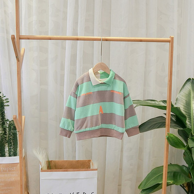 Μοντέρνα παιδική ριγέ μπλούζα με κλασικό γιακά σε πράσινο και κίτρινο χρώμα