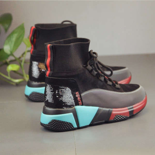 Καθημερινά γυναικεία μποτάκια με πούλιες σε δύο χρώματα