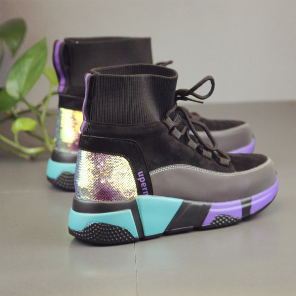 Καθημερινά γυναικεία μποτάκια με πούλιες σε δύο χρώματα