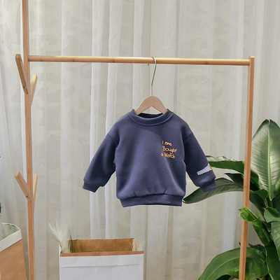 Modern, kék és fekete rátéttel ellátott gyerekblúz fiúknak