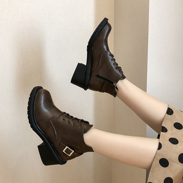 Κορυφαίες γυναικείες έκο δερμάτινες μπότες με κορδόνια σε καφέ και μαύρο χρώμα