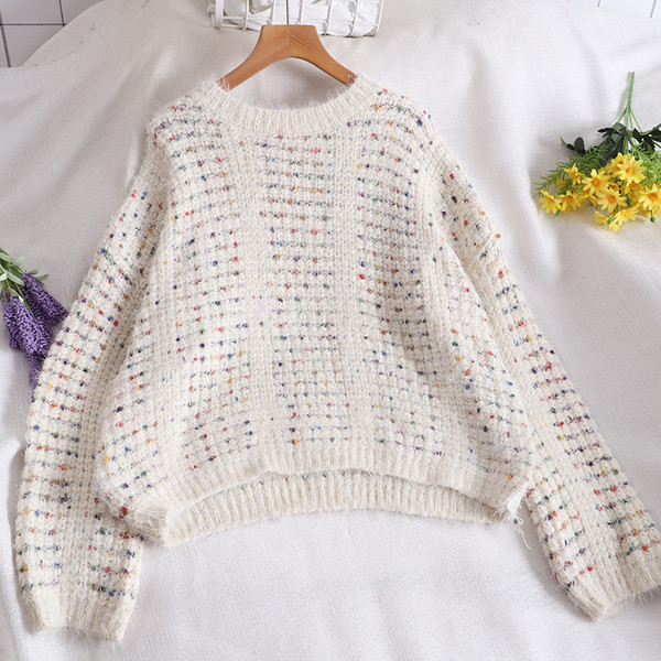 Μοντέρνο χρωματιστό γυναικείο πουλόβερ σε διάφορα χρώματα με οβάλ ντεκολτέ