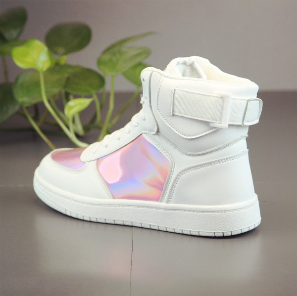 Μοντέρνα γυναικεία χειμερινά αθλητικα παπούτσια σε δύο χρώματα