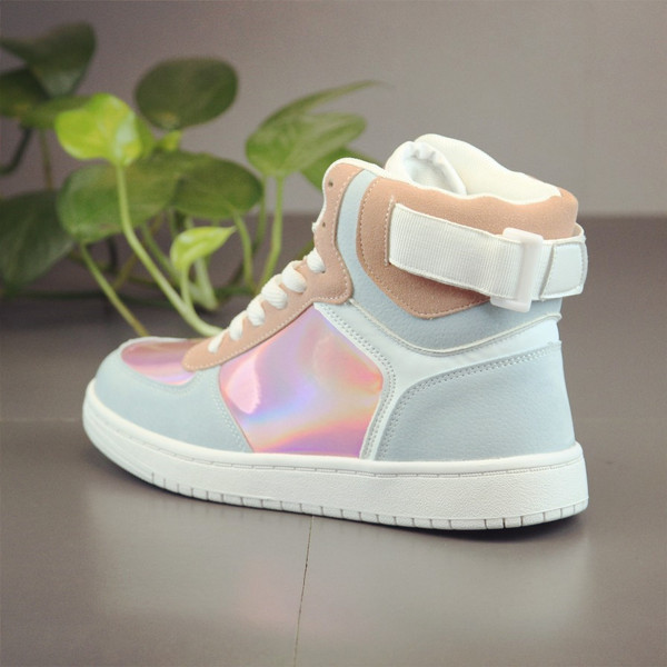 Μοντέρνα γυναικεία χειμερινά αθλητικα παπούτσια σε δύο χρώματα