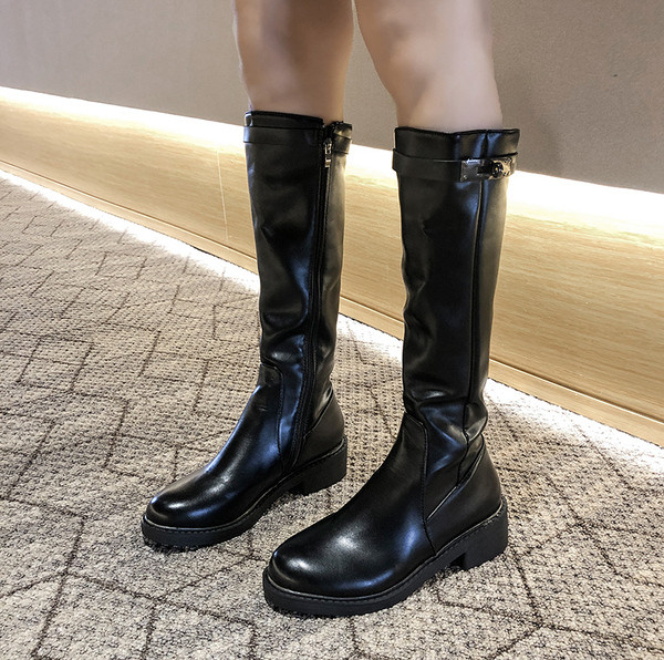 Eko bőrből készült, lapos talpú női alkalmi csizma