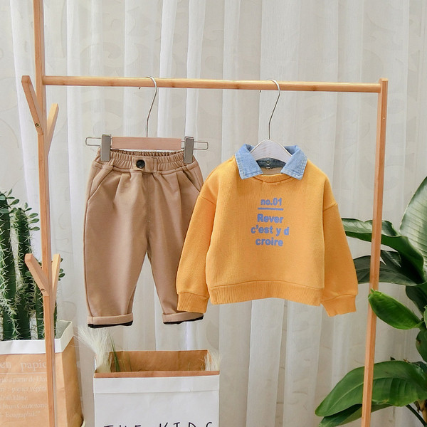 Σύγχρονη παιδική μπλούζα με κλασικό κολάρο denim σε μπεζ και πορτοκαλί χρώμα