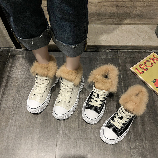 Γυναικεία αθλητικά χειμερινά παπούτσια από οικολογικό δέρμα με μαύρο και άσπρο χρώμα