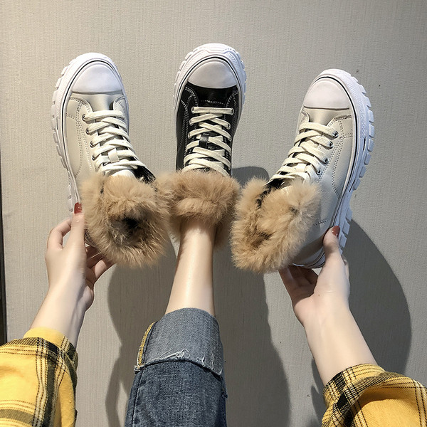 Γυναικεία αθλητικά χειμερινά παπούτσια από οικολογικό δέρμα με μαύρο και άσπρο χρώμα