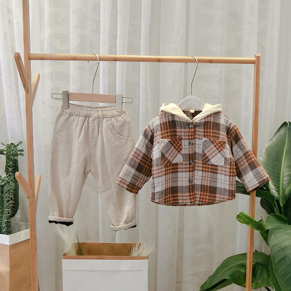 Μοντέρνο παιδικό πουκάμισο με κουκούλα και τσέπες σε κίτρινο και μοβ χρώμα