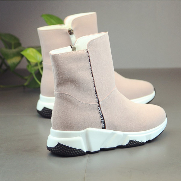 Μοντέρνες γυναικείες μπότες σε οικολογικό σουέτ σε ροζ και μαύρο χρώμα