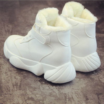 Νέο μοντέλο γυναικεία αθλητικά παπούτσια σε λευκό και μαύρο χρώμα - δύο μοντέλα