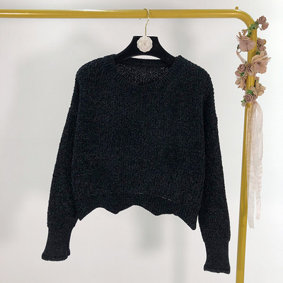 Σύντομο ασύμμετρο πουλόβερ με μακρύ μανίκι σε τρία χρώματα