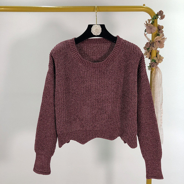 Σύντομο ασύμμετρο πουλόβερ με μακρύ μανίκι σε τρία χρώματα