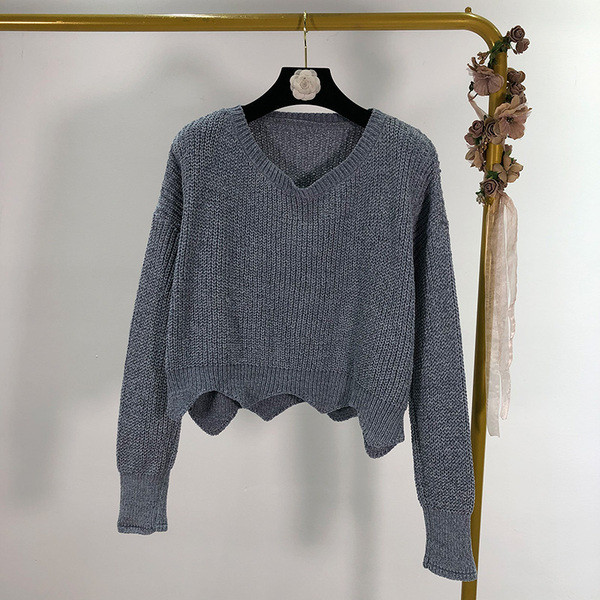 Σύντομο ασύμμετρο πουλόβερ με μακρύ μανίκι σε τρία χρώματα