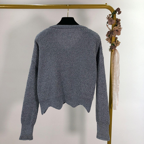 Σύντομο ασύμμετρο πουλόβερ με μακρύ μανίκι σε τρία χρώματα