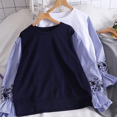 Μοντέρνα γυναικεία μπλούζα με ωοειδές ντεκολτέ και κεντήματα σε τέσσερα χρώματα