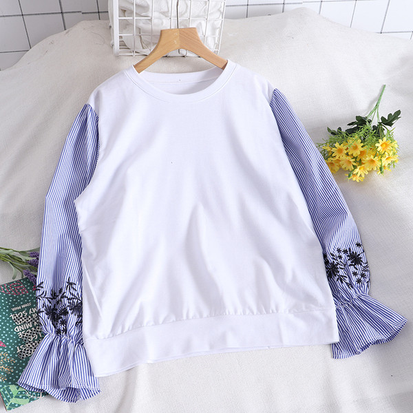 Μοντέρνα γυναικεία μπλούζα με ωοειδές ντεκολτέ και κεντήματα σε τέσσερα χρώματα