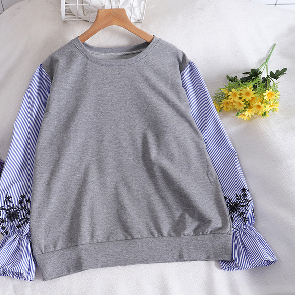 Μοντέρνα γυναικεία μπλούζα με ωοειδές ντεκολτέ και κεντήματα σε τέσσερα χρώματα