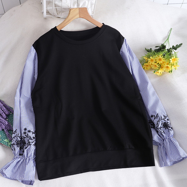 Μοντέρνα γυναικεία μπλούζα με ωοειδές ντεκολτέ και κεντήματα σε τέσσερα χρώματα