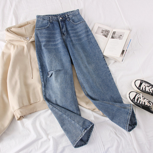 Blugi de dama actuali cu motive rupte in albastru