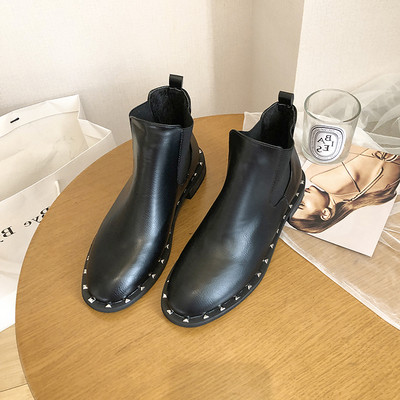 Alkalmi női csizma fém elemekkel, fekete és barna színben