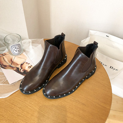 Alkalmi női csizma fém elemekkel, fekete és barna színben