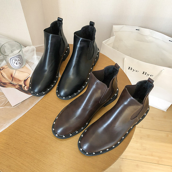 Alkalmi női csizma fém elemekkel, fekete és barna színben