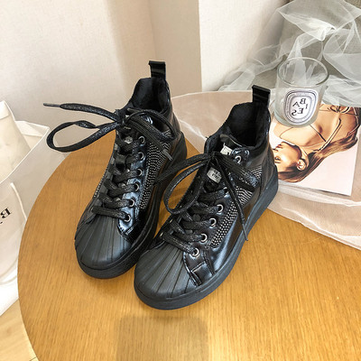 Model nou de adidași moderni de damă în negru și maro