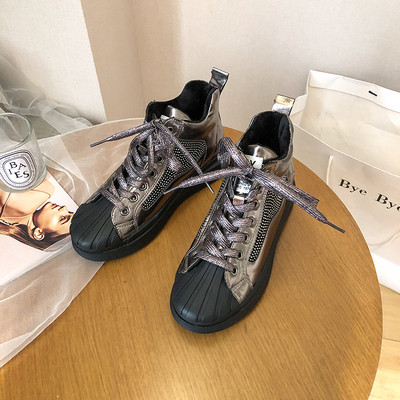 Model nou de adidași moderni de damă în negru și maro