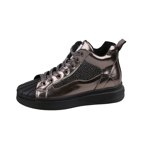 Model nou de adidași moderni de damă în negru și maro