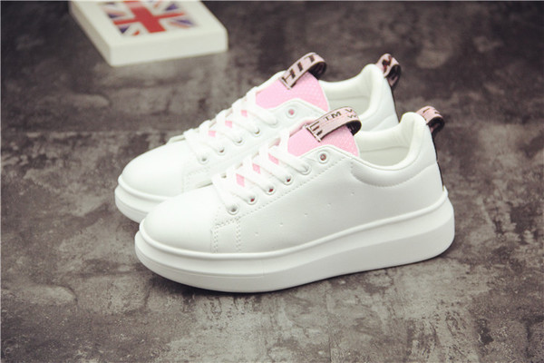 Μοντέρνα γυναικεία πάνινα παπούτσια σε τρία χρώματα